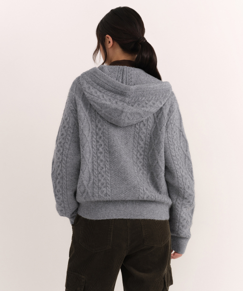 MUSINSA STANDARD WOMAN（ムシンサスタンダードウーマン）の「ウィメンズアランケーブルニットフードパーカージップアップ[ミディアムグレー]（パーカー・レディース・その他・SMALL/MEDIUM/X-SMALL）」の3枚目の写真