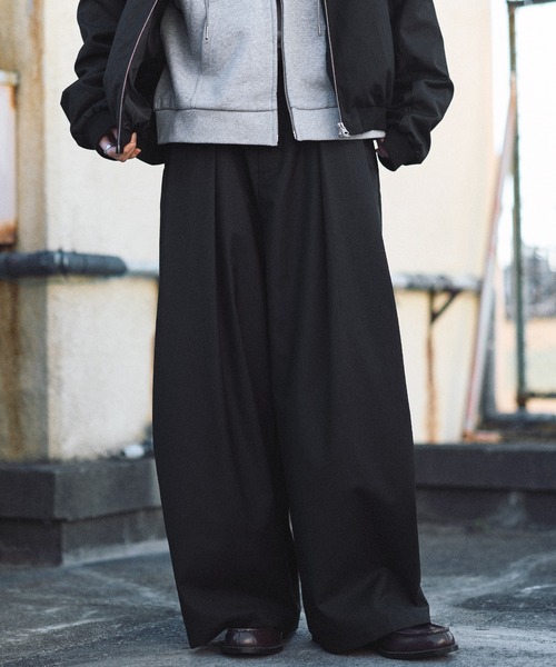 ROCHEM(ローシェン)の「【セットアップ対応】パイピングデザインディープタックトラックパンツ(その他パンツ・メンズ・グレー/ブラック・S/M/L/XS)」の3枚目の写真