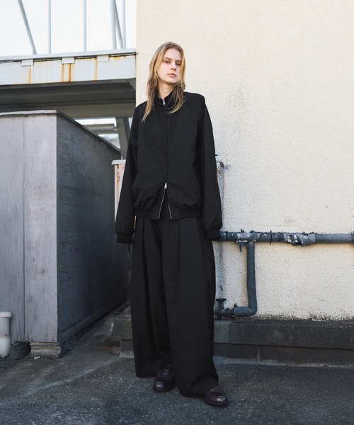 ROCHEM(ローシェン)の「【セットアップ対応】パイピングデザインディープタックトラックパンツ(その他パンツ・メンズ・グレー/ブラック・S/M/L/XS)」の10枚目の写真