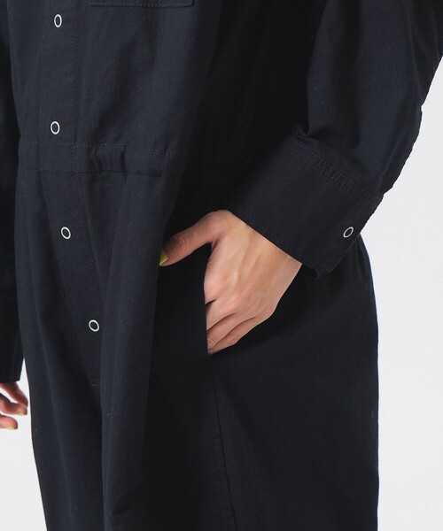 BEAMS BOY(ビームスボーイ)の「ユーケー ボイラースーツ(つなぎ/オールインワン・レディース・ベージュ/ネイビー・1/2)」の10枚目の写真