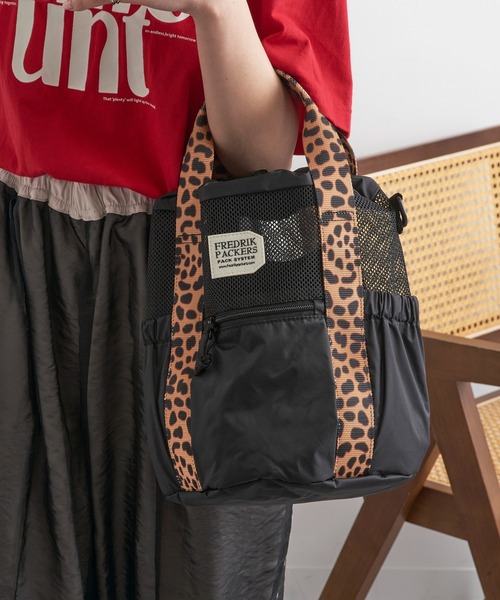 FREDRIK PACKERS(フレドリックパッカーズ)の「【FREDRIK PACKERS】≪別注≫COLUMN TOTE ショルダーバッグ/手提げトート/巾着(ショルダーバッグ・レディース・レオパード/ブラック系1/ブラック系2・FREE)」の4枚目の写真