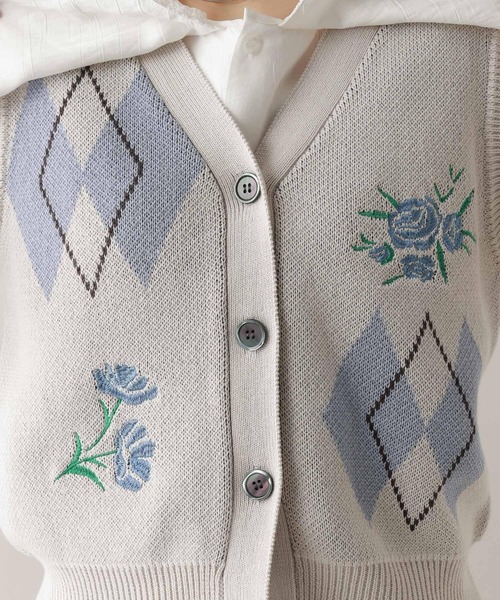 RAGEBLUE(レイジブルー)の「フラワー刺繍ニットベスト(ベスト・レディース・ホワイト/チャコールグレー・FREE)」の21枚目の写真