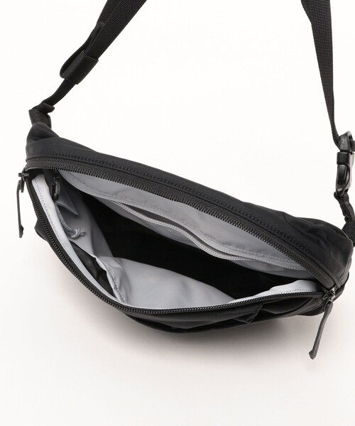 ARC'TERYX（アークテリクス）の「ARC’TERYX / Heliad Crossbody（ボディバッグ/ウエストポーチ・メンズ・オリーブ/ブラック・ONE SIZE）」の4枚目の写真