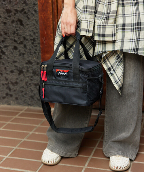 NANGA（ナンガ）の「NANGA × FREAK'S STORE/ナンガ × フリークスストア 別注 SOFT COOLER 5L ソフトクーラー 5L（アウトドアグッズ・メンズ・グレー/ブラック・ONE SIZE）」の3枚目の写真