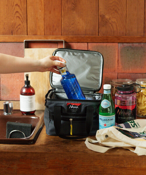 NANGA（ナンガ）の「NANGA × FREAK'S STORE/ナンガ × フリークスストア 別注 SOFT COOLER 5L ソフトクーラー 5L（アウトドアグッズ・メンズ・グレー/ブラック・ONE SIZE）」の9枚目の写真