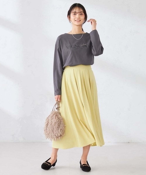 a.v.v（アーヴェヴェ）の「【コットン100%】ロゴアソートロンT（Tシャツ/カットソー・レディース・チャコールグレー/アイボリー/ホワイト/ゴールド・36/38/40）」の6枚目の写真