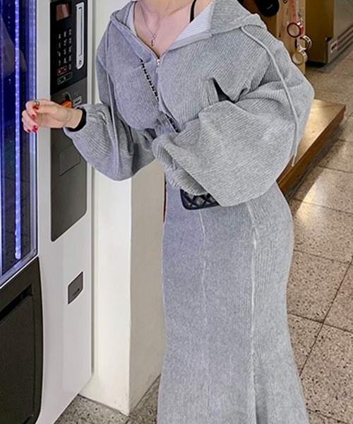 meJane（ミージェーン）の「ストレッチコーデュロイ ジップアップパーカー × マーメイドロングスカート セットアップ（セットアップ・レディース・グレー/オフホワイト/ブラック・FREE）」の6枚目の写真