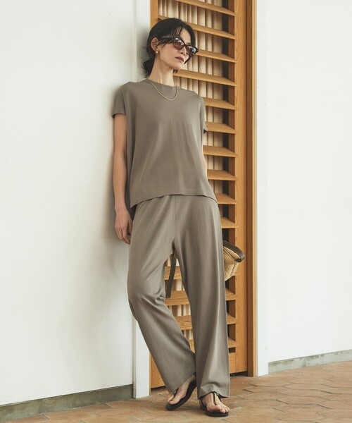 qualite(カリテ)の「【接触冷感】レーヨンストレッチフレンチ/春服/夏服/オフィスカジュアル/セットアップ対応(ニット/セーター・レディース・グレー/オフホワイト/チャコールグレー・フリー)」の4枚目の写真