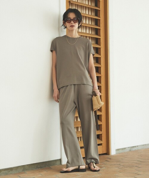 qualite(カリテ)の「【接触冷感】レーヨンストレッチフレンチ/春服/夏服/オフィスカジュアル/セットアップ対応(ニット/セーター・レディース・グレー/オフホワイト/チャコールグレー・フリー)」の6枚目の写真