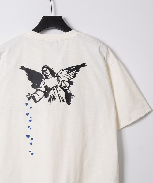 JOHN'S CLOSET（ジョンズクローゼット）の「【ab】〔BRANDALISED〕アソートアートデザイン 冷感スラブ天竺  半袖Tシャツ 接触冷感/速乾（Tシャツ/カットソー・メンズ・ホワイト系1/ホワイト系2/ブラウン系1/ブラウン系2/ブラック系2/ブラック系1・MEDIUM/LARGE/X-LARGE）」の2枚目の写真