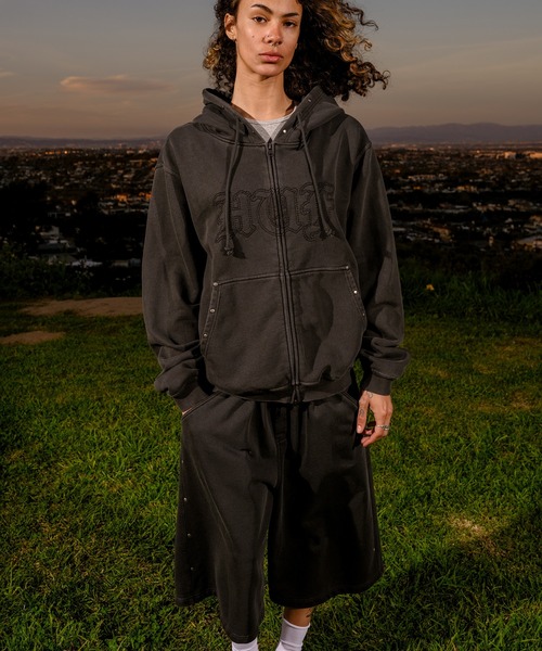 HUF(ハフ)の「STUDDED 3/4 FLEECE PANT(スウェットパンツ・メンズ・ベージュ/ブラック/レッド・S/XL/M/L/XXL)」の5枚目の写真