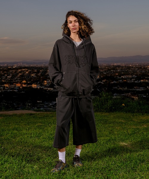 HUF(ハフ)の「STUDDED 3/4 FLEECE PANT(スウェットパンツ・メンズ・ベージュ/ブラック/レッド・S/XL/M/L/XXL)」の4枚目の写真