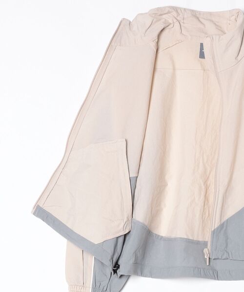 NEW BALANCE(ニューバランス)の「タスランナイロンウーブンジャケット(ブルゾン・レディース・ベージュ/ミント・SMALL/MEDIUM/LARGE/X-LARGE)」の6枚目の写真