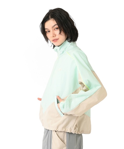 NEW BALANCE(ニューバランス)の「タスランナイロンウーブンジャケット(ブルゾン・レディース・ベージュ/ミント・SMALL/MEDIUM/LARGE/X-LARGE)」の20枚目の写真