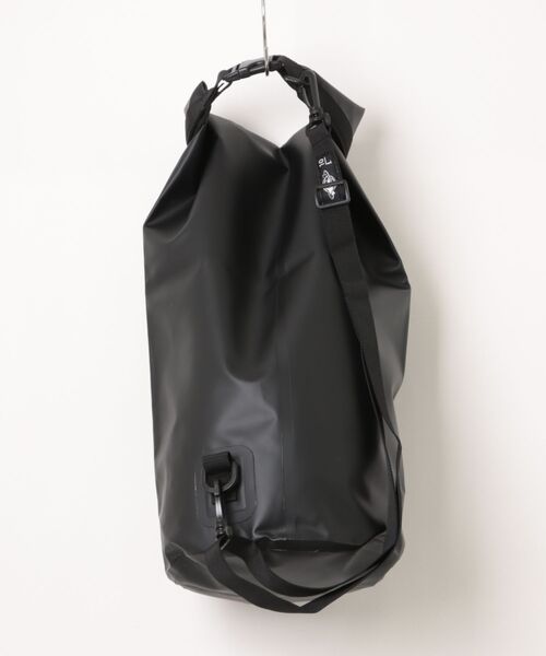 Quiksilver（クイックシルバー）の「QUIKSILVER メンズ MEDIUM BACK DRY スタッシュバッグ Mサイズ 10L 防水【2026年春夏モデル】/ターポリン（ショルダーバッグ・メンズ・ブラック・FREE）」の2枚目の写真