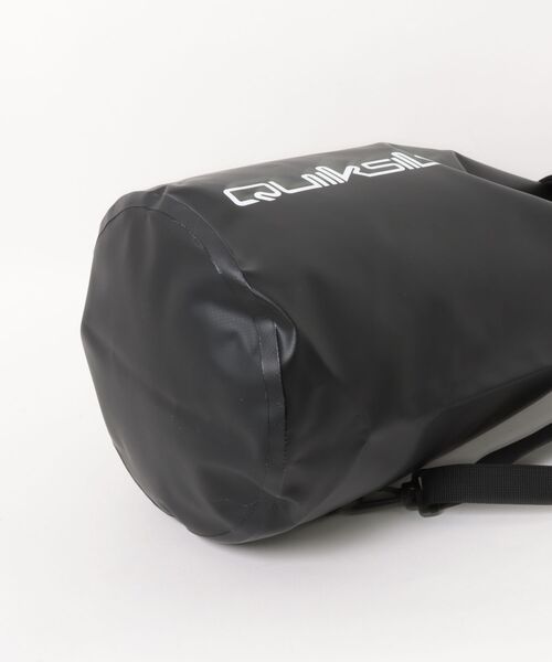 Quiksilver（クイックシルバー）の「QUIKSILVER メンズ MEDIUM BACK DRY スタッシュバッグ Mサイズ 10L 防水【2026年春夏モデル】/ターポリン（ショルダーバッグ・メンズ・ブラック・FREE）」の3枚目の写真