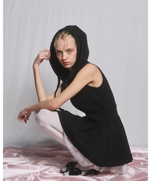 lilLilly（リルリリー）の「ノースリーブパーカープリーツワンピース（ワンピース・レディース・グレー/ブラック・FREE）」の7枚目の写真