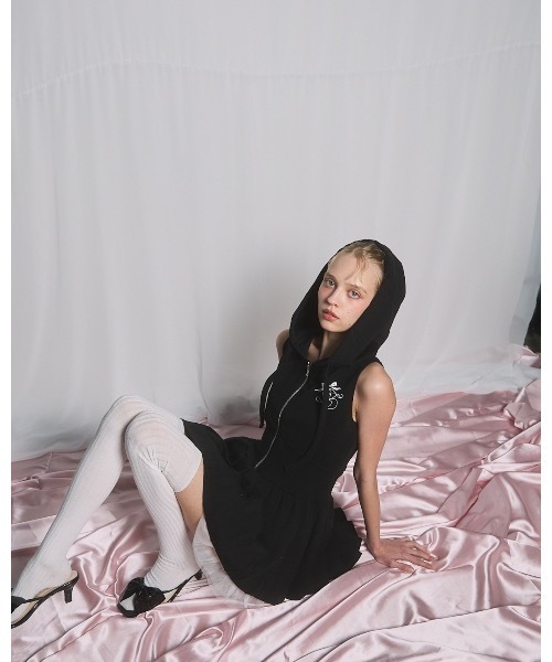 lilLilly（リルリリー）の「ノースリーブパーカープリーツワンピース（ワンピース・レディース・グレー/ブラック・FREE）」の9枚目の写真