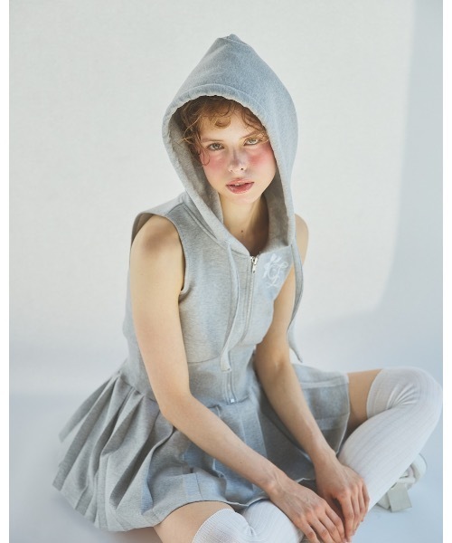 lilLilly（リルリリー）の「ノースリーブパーカープリーツワンピース（ワンピース・レディース・グレー/ブラック・FREE）」の13枚目の写真