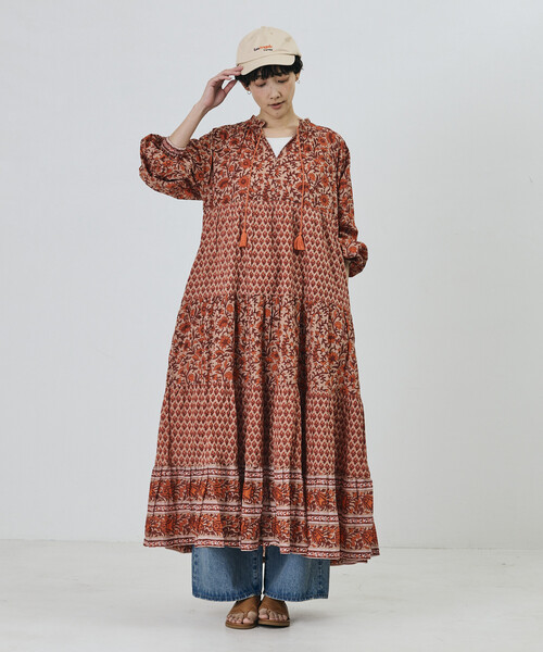 Freada（フリーダ）の「Freada/フリーダ インドフラワープリント4段ティアードドレス（ワンピース・レディース・ブルー/オレンジ・ONE SIZE）」の4枚目の写真