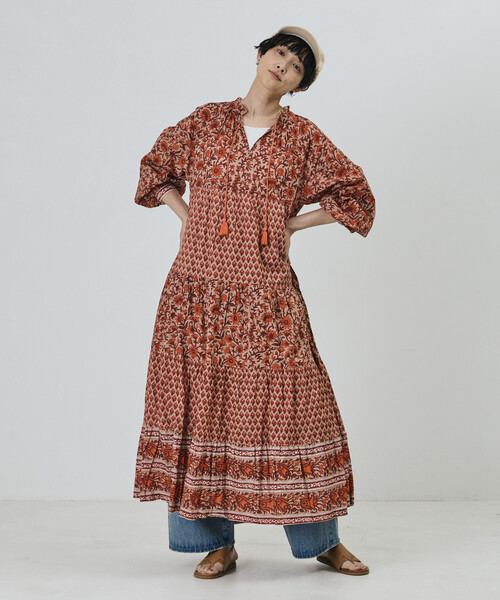 Freada（フリーダ）の「Freada/フリーダ インドフラワープリント4段ティアードドレス（ワンピース・レディース・ブルー/オレンジ・ONE SIZE）」の5枚目の写真