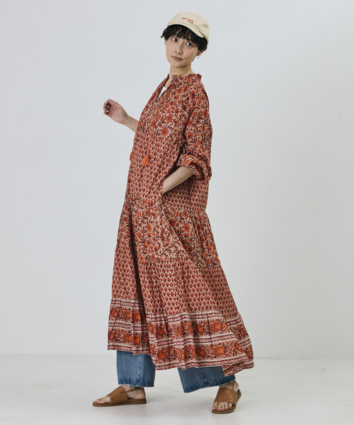 Freada（フリーダ）の「Freada/フリーダ インドフラワープリント4段ティアードドレス（ワンピース・レディース・ブルー/オレンジ・ONE SIZE）」の6枚目の写真