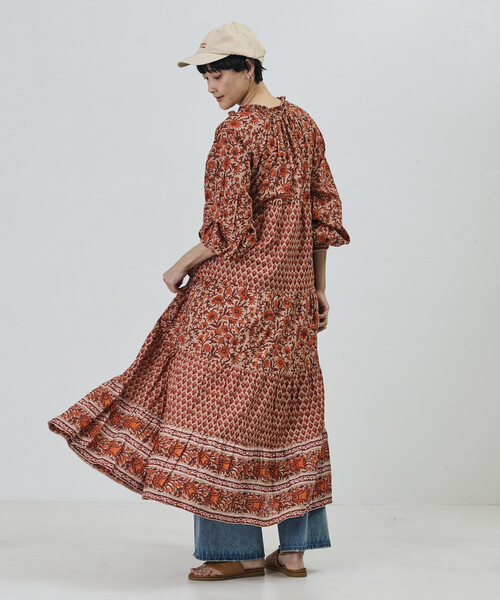 Freada（フリーダ）の「Freada/フリーダ インドフラワープリント4段ティアードドレス（ワンピース・レディース・ブルー/オレンジ・ONE SIZE）」の7枚目の写真