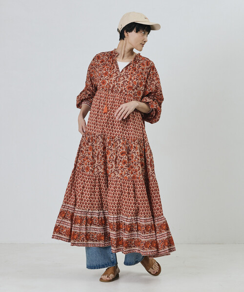 Freada（フリーダ）の「Freada/フリーダ インドフラワープリント4段ティアードドレス（ワンピース・レディース・ブルー/オレンジ・ONE SIZE）」の10枚目の写真