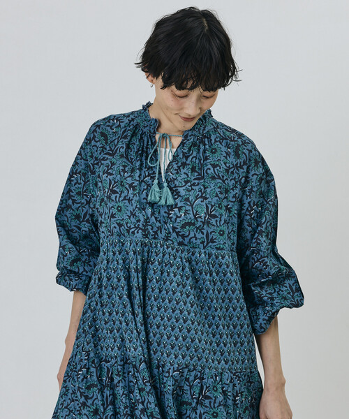 Freada（フリーダ）の「Freada/フリーダ インドフラワープリント4段ティアードドレス（ワンピース・レディース・ブルー/オレンジ・ONE SIZE）」の19枚目の写真