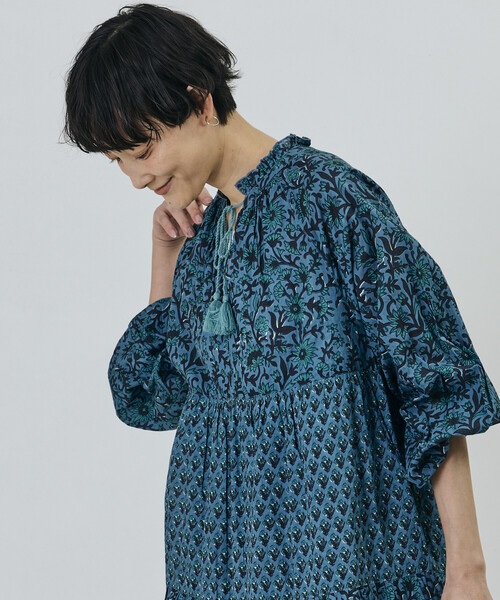 Freada（フリーダ）の「Freada/フリーダ インドフラワープリント4段ティアードドレス（ワンピース・レディース・ブルー/オレンジ・ONE SIZE）」の20枚目の写真