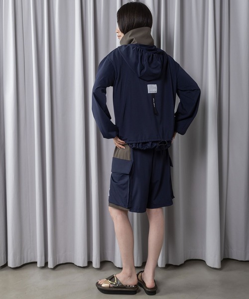 MARECHAL TERRE（マルシャルテル）の「【 機能素材】ラッシュガードフーディ（パーカー・レディース・ライトグレー/ブラック/ネイビー/チャコールグレー・MEDIUM）」の16枚目の写真