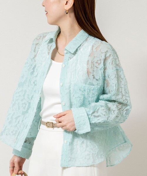 NOLLEY’S Sophi（ノーリーズソフィ）の「ウォッシャブルワッシャーオーガンジーカットジャガードショートシャツ（シャツ/ブラウス・レディース・ホワイト/ミント・38）」の2枚目の写真