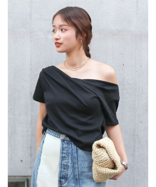 Ungrid（アングリッド）の「ドレープデザインTee（Tシャツ/カットソー・レディース・オフホワイト/ブラック/レッド・FREE）」の2枚目の写真