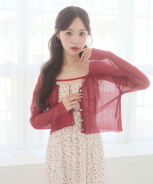 MAJESTIC LEGON(マジェスティックレゴン)の「ビジューボタンシアーカーディガン(ニット/セーター・レディース・アイボリー/ブルー/オフホワイト/ピンク/ネイビー/ブラック/ボルドー・MEDIUM)」の7枚目の写真