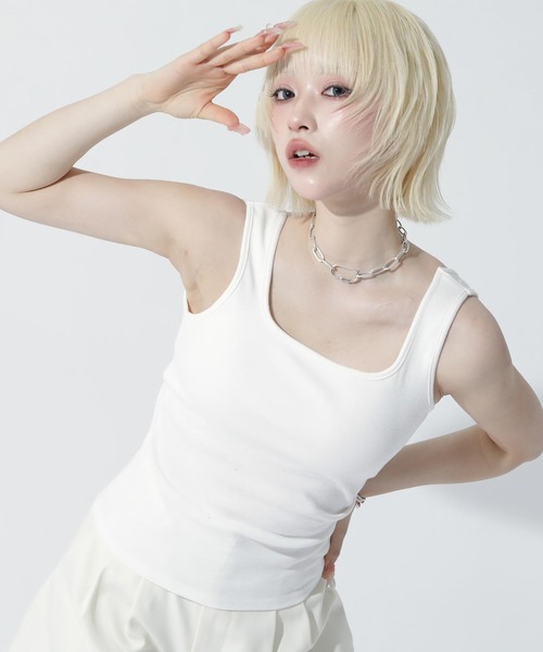 ANAP(アナップ)の「パッド付き スクエアネック タンクトップ(タンクトップ・レディース・ダークグレー/ブラック/ホワイト・F)」の1枚目の写真