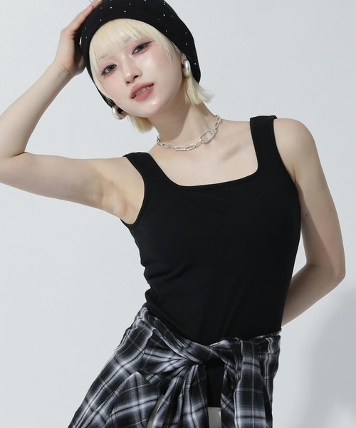 ANAP(アナップ)の「パッド付き スクエアネック タンクトップ(タンクトップ・レディース・ダークグレー/ブラック/ホワイト・F)」の2枚目の写真