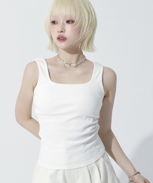 ANAP(アナップ)の「パッド付き スクエアネック タンクトップ(タンクトップ・レディース・ダークグレー/ブラック/ホワイト・F)」の5枚目の写真