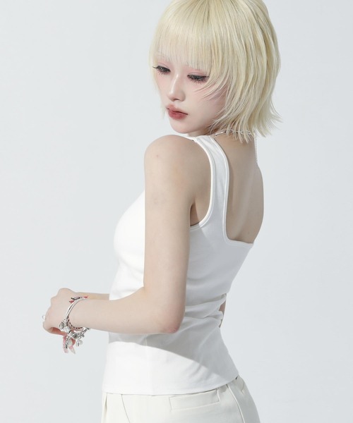 ANAP(アナップ)の「パッド付き スクエアネック タンクトップ(タンクトップ・レディース・ダークグレー/ブラック/ホワイト・F)」の7枚目の写真