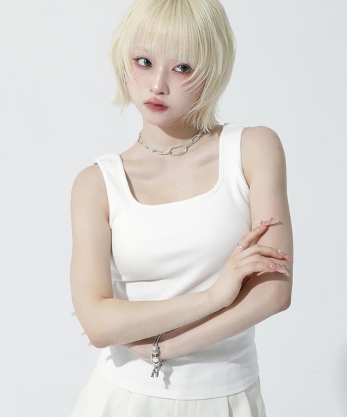 ANAP(アナップ)の「パッド付き スクエアネック タンクトップ(タンクトップ・レディース・ダークグレー/ブラック/ホワイト・F)」の8枚目の写真