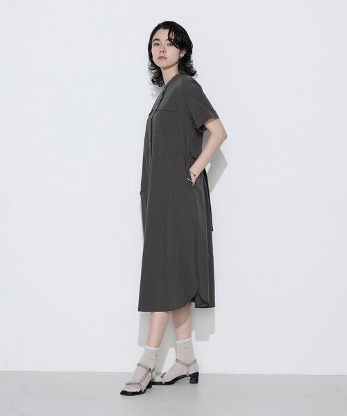 K.T KIYOKO TAKASE（キヨコタカセ）の「タイプライター ロングシャツドレス（ワンピース・レディース・ネイビー/キャメル/チャコール・9号）」の5枚目の写真