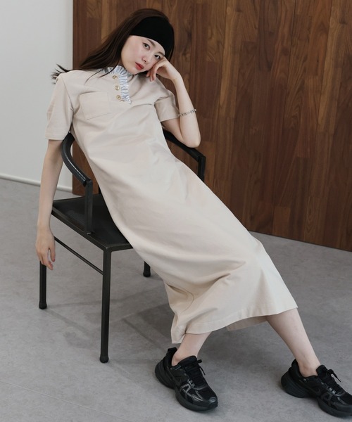 J by blue(ジェイバイブルー)の「フリルシャツドッキングワンピース(ワンピース・レディース・チャコールグレー/アイボリー/ブラック・MEDIUM)」の6枚目の写真