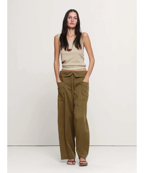 Banana Republic(バナナリパブリック)の「ハイライズ ストレートレッグ フィッシャーマン パンツ(その他パンツ・レディース・オリーブ/その他・M/S/L/XS)」の9枚目の写真