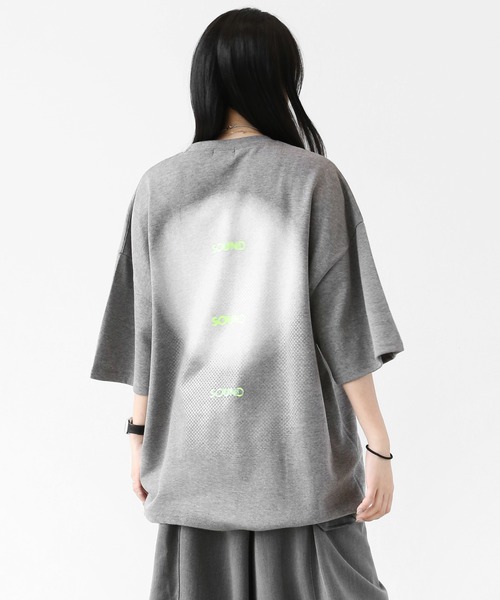 minsobi（ミンソビ）の「サウンドウェーブ グラフィック ビッグシルエット 半袖Tシャツ ユニセックス（Tシャツ/カットソー・メンズ・ブラック/ホワイト/グレー・FREE）」の3枚目の写真