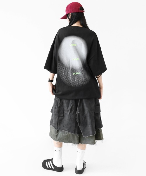 minsobi（ミンソビ）の「サウンドウェーブ グラフィック ビッグシルエット 半袖Tシャツ ユニセックス（Tシャツ/カットソー・メンズ・ブラック/ホワイト/グレー・FREE）」の4枚目の写真