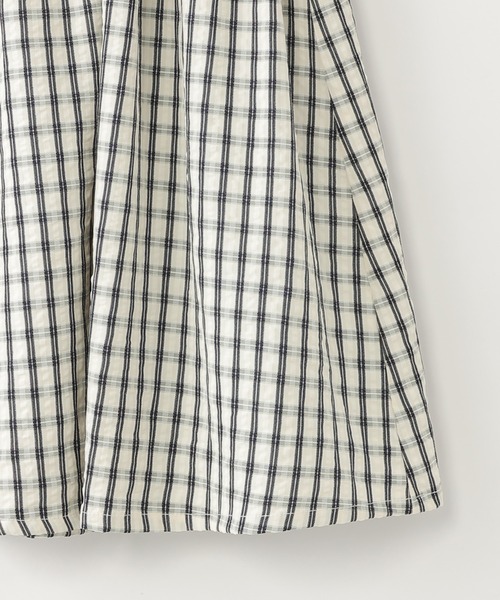 ikka(イッカ)の「ドロスト使いスカートドッキングワンピース(120~160cm)(ワンピース・キッズ・オフホワイト/チャコール・120/130/140/150/160)」の8枚目の写真