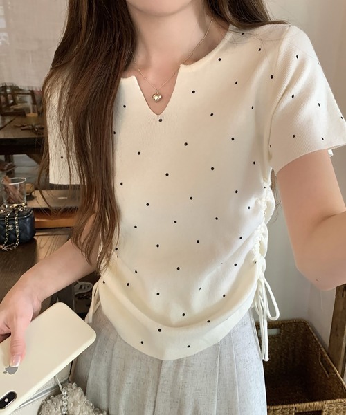Girly Doll(ガーリードール)の「キーネックサイドシャーリングドット半袖ニット(Tシャツ/カットソー・レディース・ブラック/ブルー/ホワイト/ベージュ・FREE)」の10枚目の写真