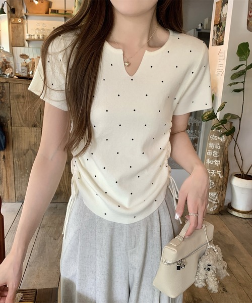 Girly Doll(ガーリードール)の「キーネックサイドシャーリングドット半袖ニット(Tシャツ/カットソー・レディース・ブラック/ブルー/ホワイト/ベージュ・FREE)」の11枚目の写真