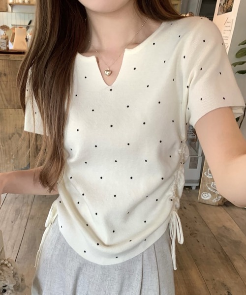 Girly Doll(ガーリードール)の「キーネックサイドシャーリングドット半袖ニット(Tシャツ/カットソー・レディース・ブラック/ブルー/ホワイト/ベージュ・FREE)」の12枚目の写真