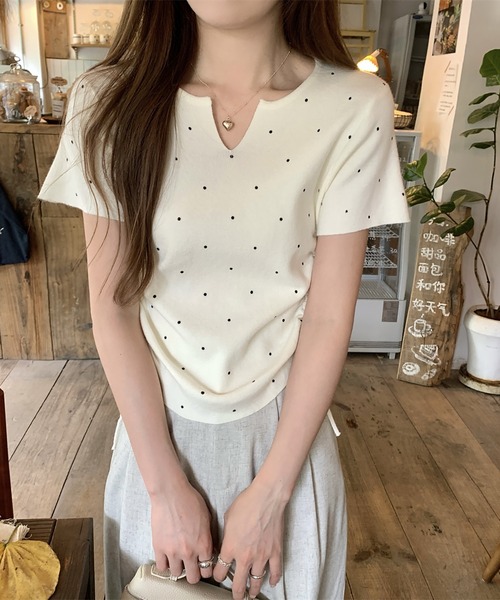 Girly Doll(ガーリードール)の「キーネックサイドシャーリングドット半袖ニット(Tシャツ/カットソー・レディース・ブラック/ブルー/ホワイト/ベージュ・FREE)」の13枚目の写真