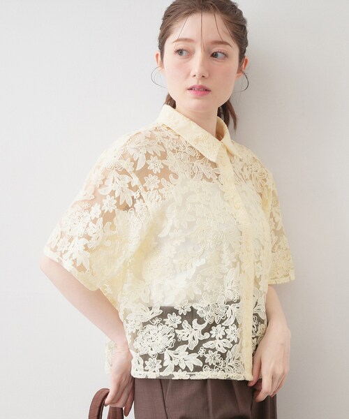 index（インデックス）の「フラワー刺繍シアーシャツ【洗濯機OK／イージーアイロン】（シャツ/ブラウス・レディース・ライトグレー/アイボリー/ブラック・00）」の4枚目の写真